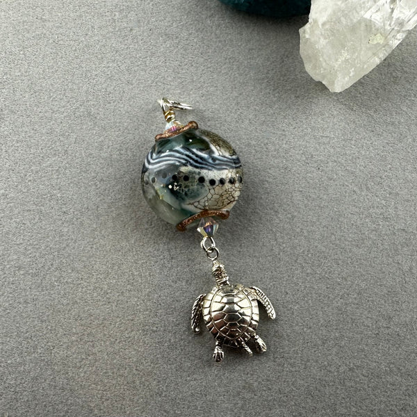 HANA ~ HANDMADE GLASS PENDANT