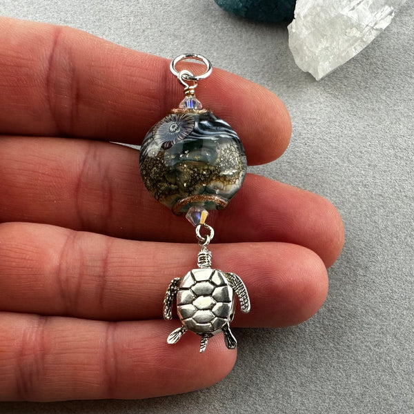 HANA ~ HANDMADE GLASS PENDANT