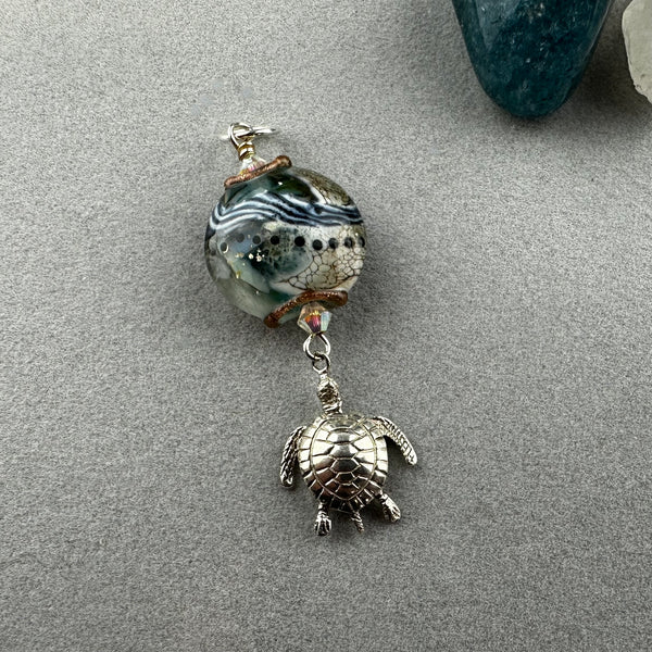 HANA ~ HANDMADE GLASS PENDANT